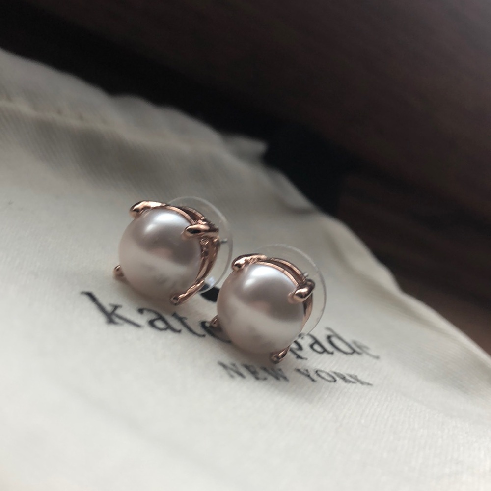 NWOT Kate Spade New York pearl stud earrings